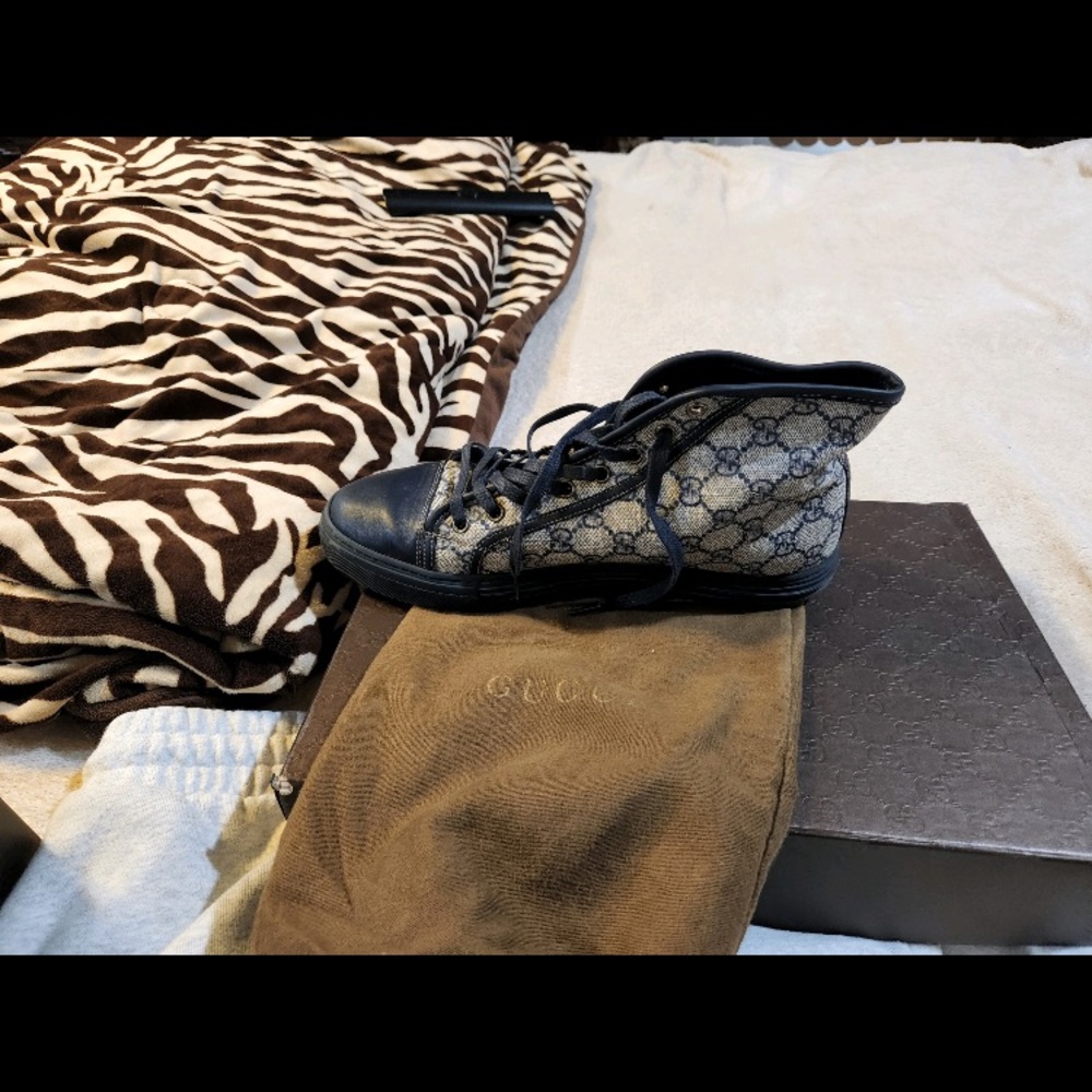 Mens Gucci sneakers.